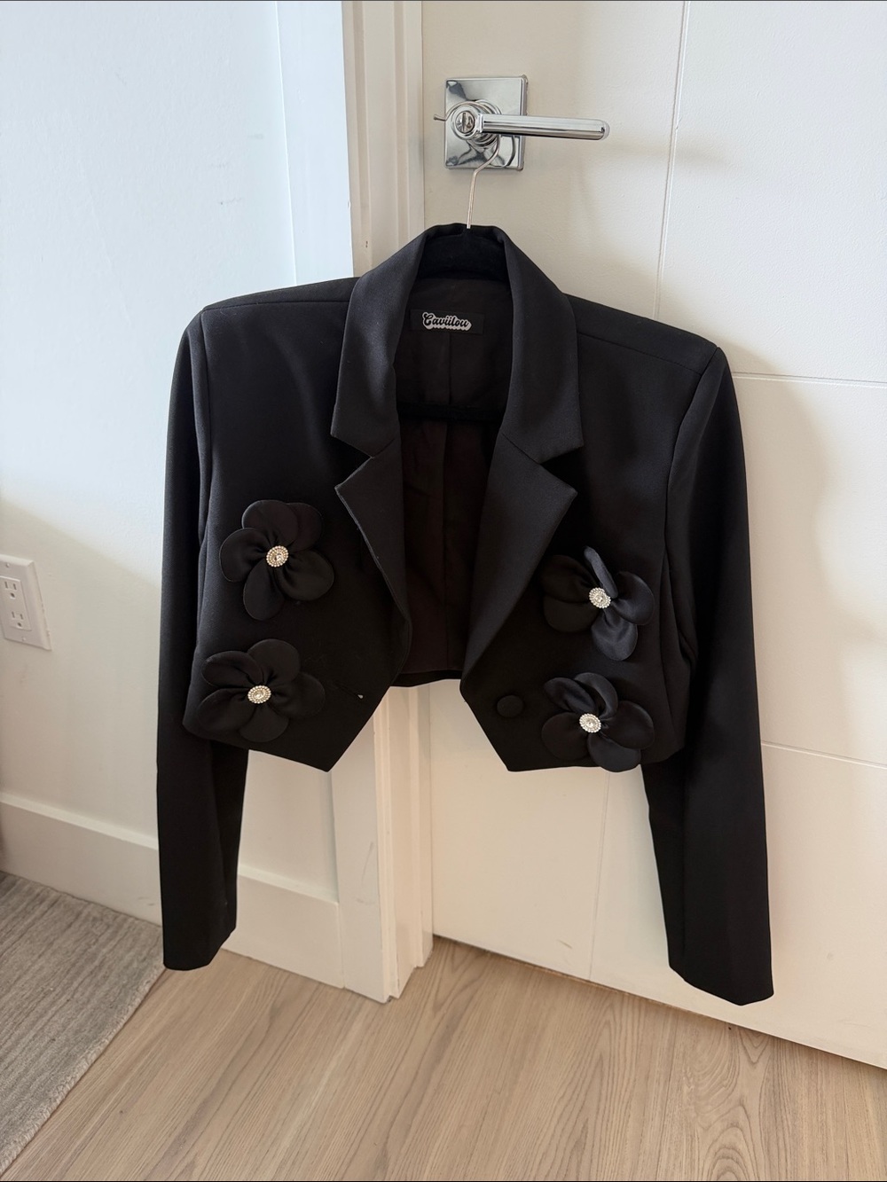 Caviilou Black Cropped Floral Blazer Jacket